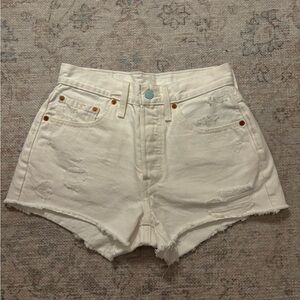 Levi’s 501 White ripped shorts size 26 (never been worn)